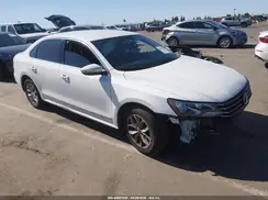 1VWAT7A36HC043147 2017 VOLKSWAGEN PASSAT