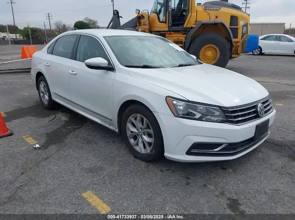 1VWAT7A36HC043259 2017 VOLKSWAGEN PASSAT - Image 1