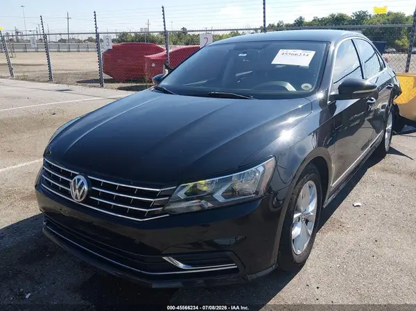1VWAT7A36HC047585 2017 VOLKSWAGEN PASSAT - Image 2