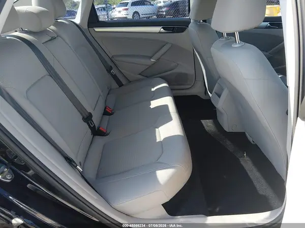 1VWAT7A36HC047585 2017 VOLKSWAGEN PASSAT - Image 8