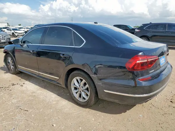 1VWAT7A36HC048963 2017 VOLKSWAGEN PASSAT - Image 2
