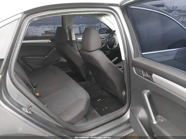 1VWAT7A36HC050034 2017 VOLKSWAGEN PASSAT - Image 8