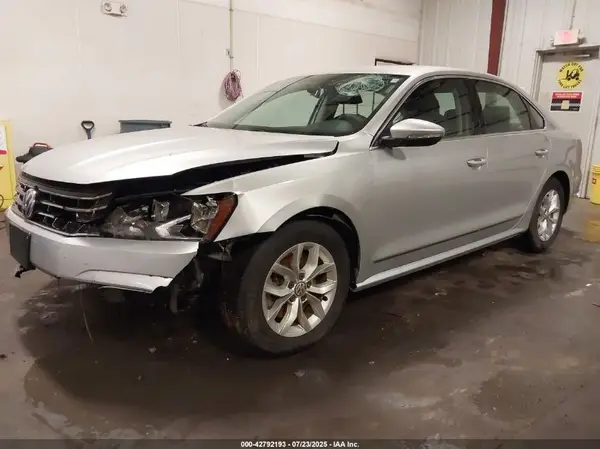 1VWAT7A36HC052947 2017 VOLKSWAGEN PASSAT - Image 2