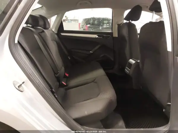 1VWAT7A36HC052947 2017 VOLKSWAGEN PASSAT - Image 8