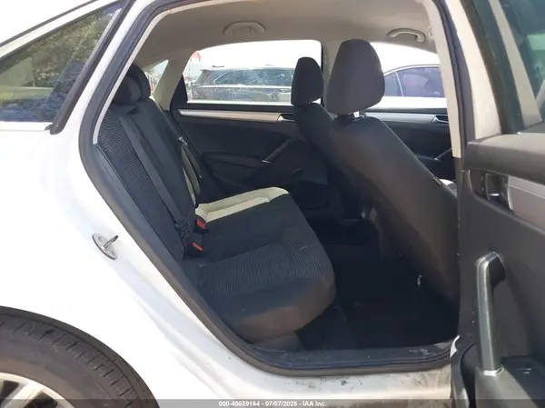 1VWAT7A36HC064676 2017 VOLKSWAGEN PASSAT - Image 8