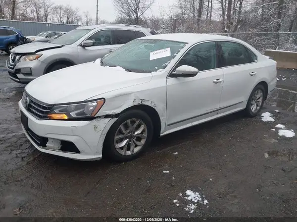 1VWAT7A36HC076214 2017 VOLKSWAGEN PASSAT - Image 2