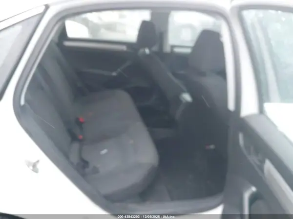 1VWAT7A36HC076214 2017 VOLKSWAGEN PASSAT - Image 8