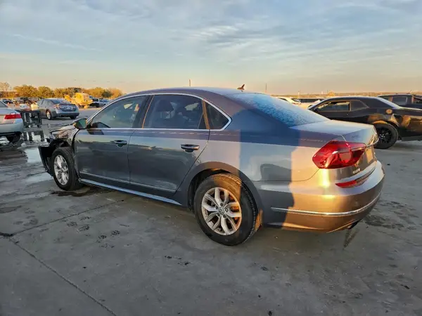 1VWAT7A36HC085513 2017 VOLKSWAGEN PASSAT - Image 2
