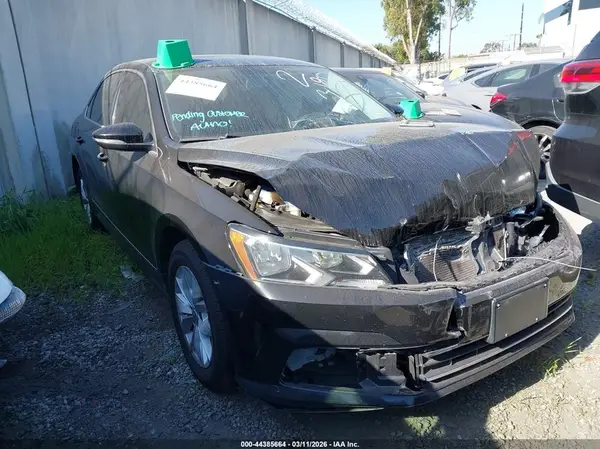 1VWAT7A37GC043737 2016 VOLKSWAGEN PASSAT - Image 1