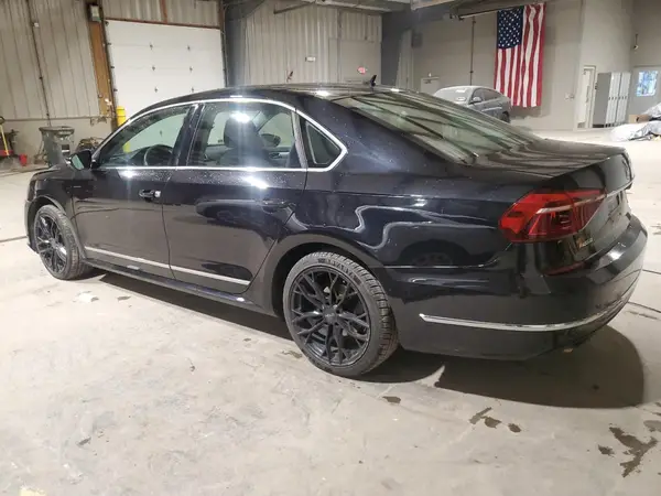 1VWAT7A37HC002915 2017 VOLKSWAGEN PASSAT - Image 2