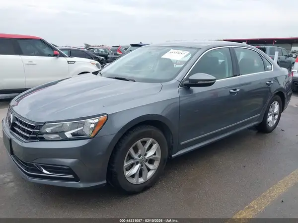 1VWAT7A37HC008911 2017 VOLKSWAGEN PASSAT - Image 2