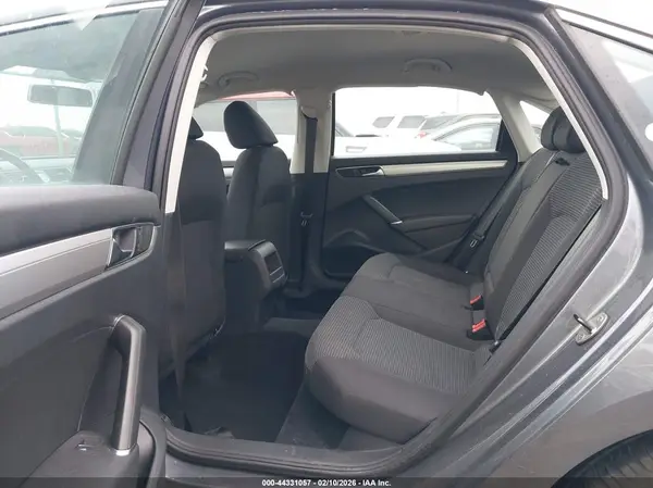 1VWAT7A37HC008911 2017 VOLKSWAGEN PASSAT - Image 8