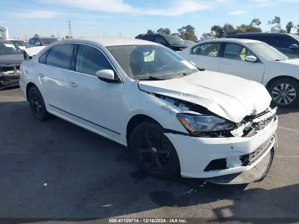 1VWAT7A37HC015065 2017 VOLKSWAGEN PASSAT - Image 1