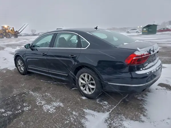 1VWAT7A37HC015521 2017 VOLKSWAGEN PASSAT - Image 2