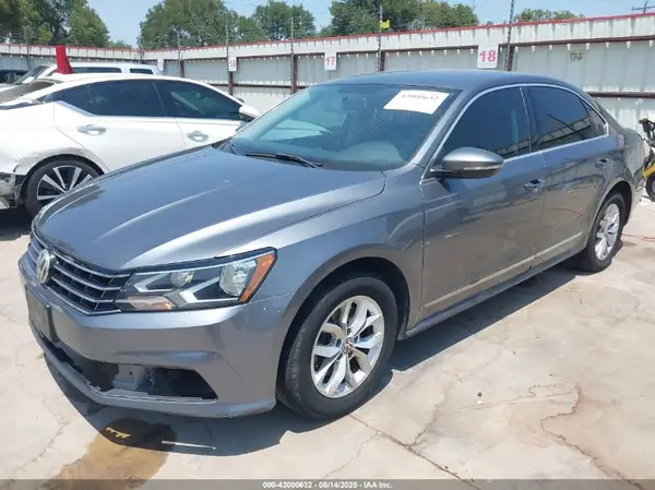 1VWAT7A37HC015941 2017 VOLKSWAGEN PASSAT - Image 2