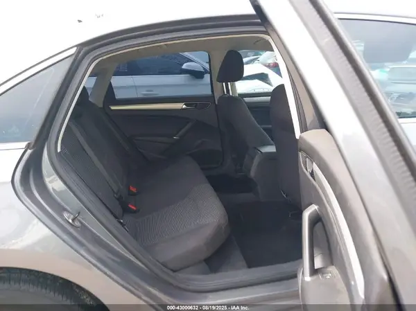 1VWAT7A37HC015941 2017 VOLKSWAGEN PASSAT - Image 8