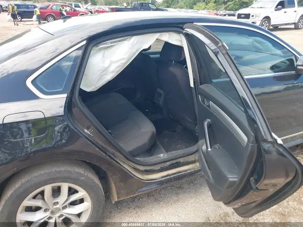 1VWAT7A37HC016894 2017 VOLKSWAGEN PASSAT - Image 8