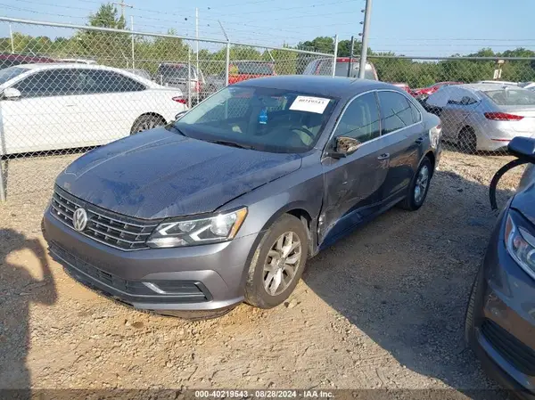 1VWAT7A37HC021786 2017 VOLKSWAGEN PASSAT - Image 2