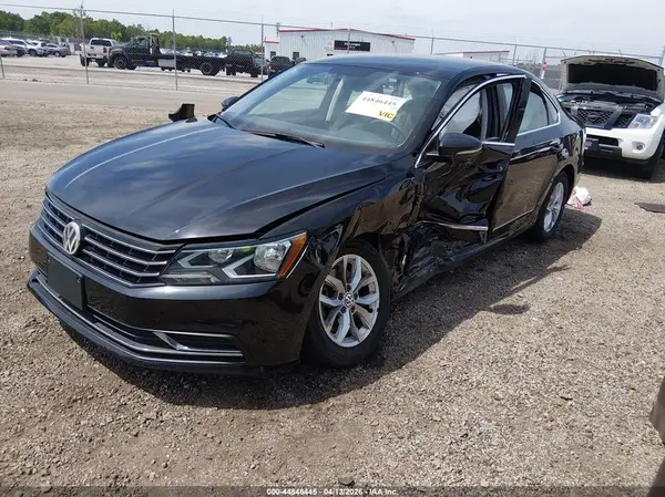 1VWAT7A37HC024445 2017 VOLKSWAGEN PASSAT - Image 2
