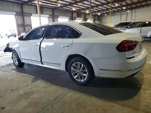1VWAT7A37HC025403 2017 VOLKSWAGEN PASSAT - Image 2