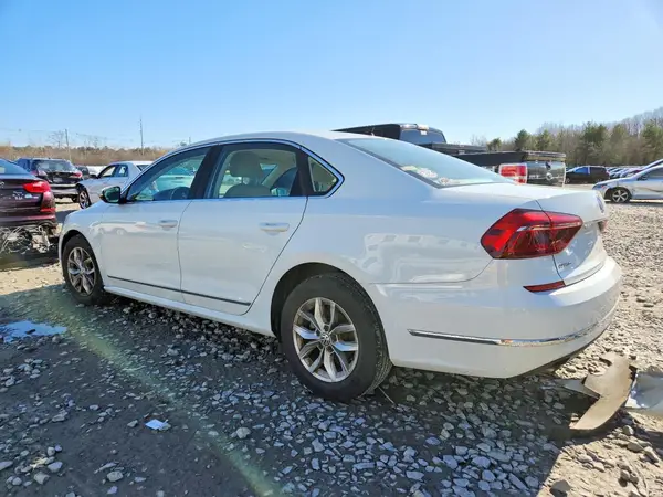 1VWAT7A37HC026325 2017 VOLKSWAGEN PASSAT - Image 2