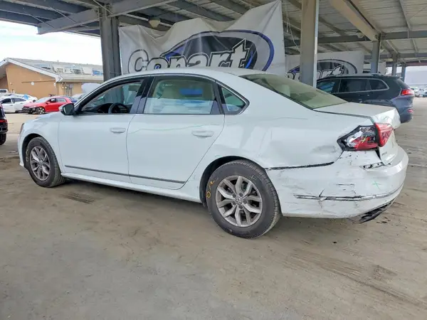 1VWAT7A37HC027295 2017 VOLKSWAGEN PASSAT - Image 2