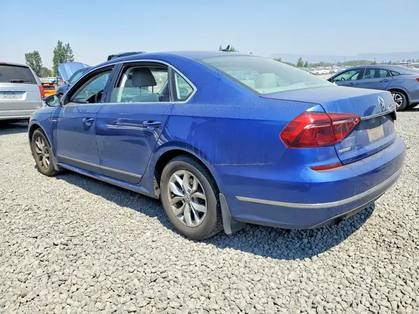 1VWAT7A37HC045506 2017 VOLKSWAGEN PASSAT - Image 2