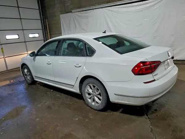 1VWAT7A37HC053198 2017 VOLKSWAGEN PASSAT - Image 2