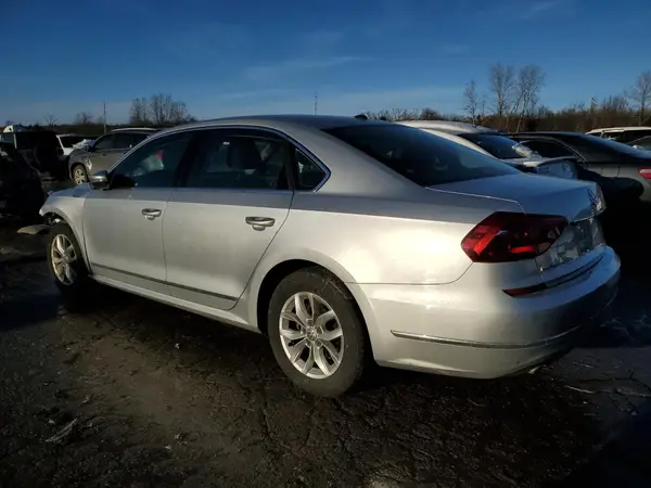 1VWAT7A37HC054237 2017 VOLKSWAGEN PASSAT - Image 2