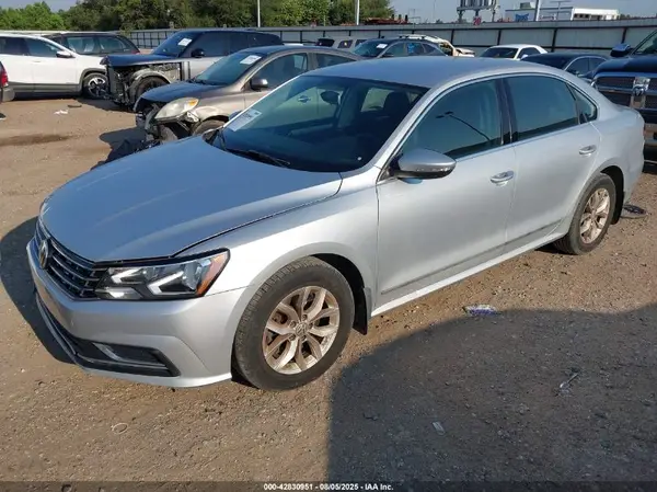 1VWAT7A37HC057753 2017 VOLKSWAGEN PASSAT - Image 2