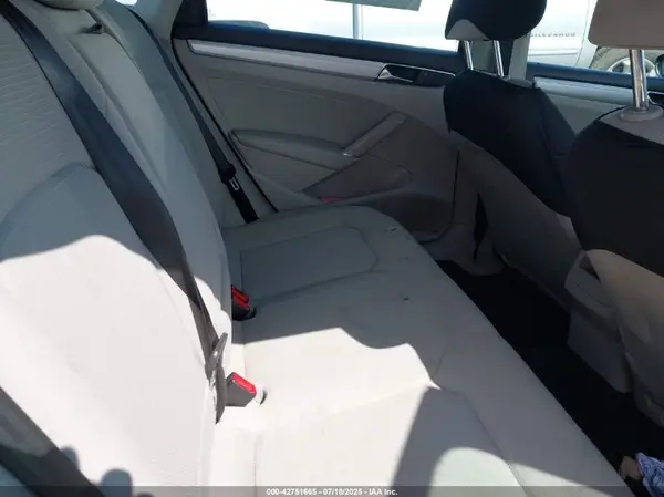 1VWAT7A37HC064654 2017 VOLKSWAGEN PASSAT - Image 8