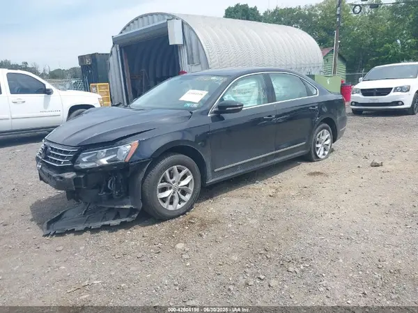 1VWAT7A37HC083320 2017 VOLKSWAGEN PASSAT - Image 2