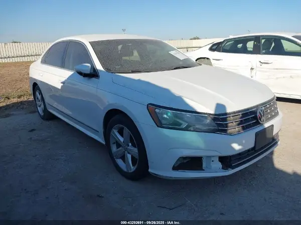 1VWAT7A37HC084127 2017 VOLKSWAGEN PASSAT - Image 1