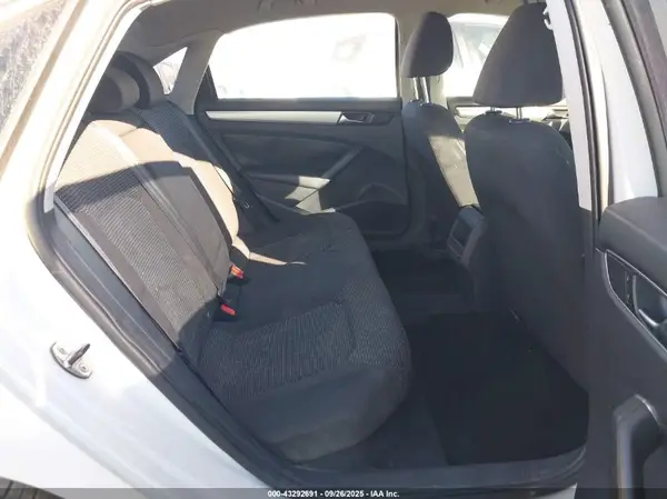 1VWAT7A37HC084127 2017 VOLKSWAGEN PASSAT - Image 8