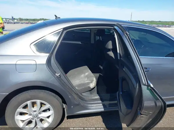 1VWAT7A38GC025215 2016 VOLKSWAGEN PASSAT - Image 8