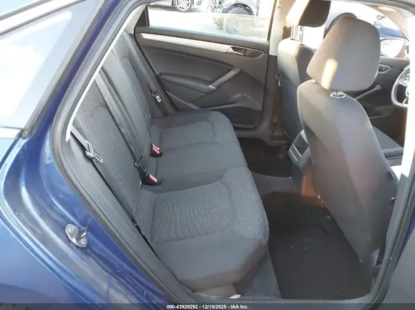1VWAT7A38GC045805 2016 VOLKSWAGEN PASSAT - Image 8