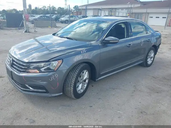 1VWAT7A38GC057985 2016 VOLKSWAGEN PASSAT - Image 2