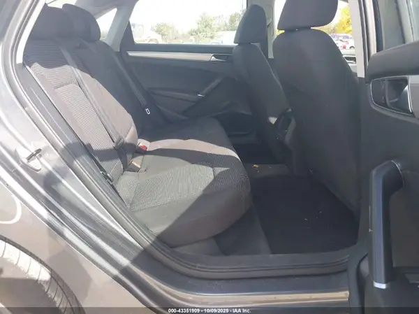 1VWAT7A38GC057985 2016 VOLKSWAGEN PASSAT - Image 8
