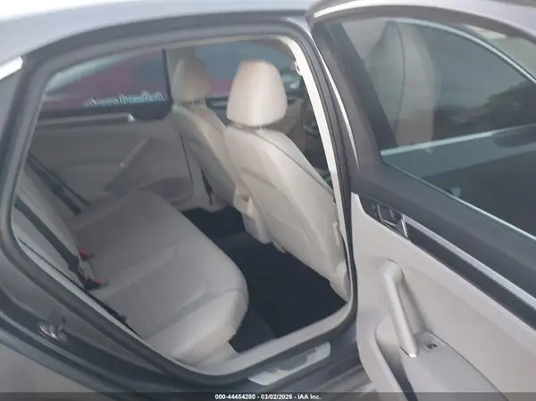 1VWAT7A38GC065195 2016 VOLKSWAGEN PASSAT - Image 8