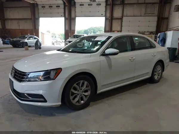 1VWAT7A38HC001112 2017 VOLKSWAGEN PASSAT - Image 2