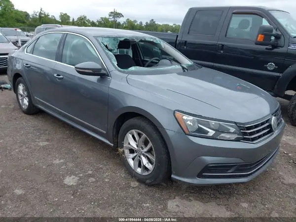 1VWAT7A38HC004849 2017 VOLKSWAGEN PASSAT - Image 1