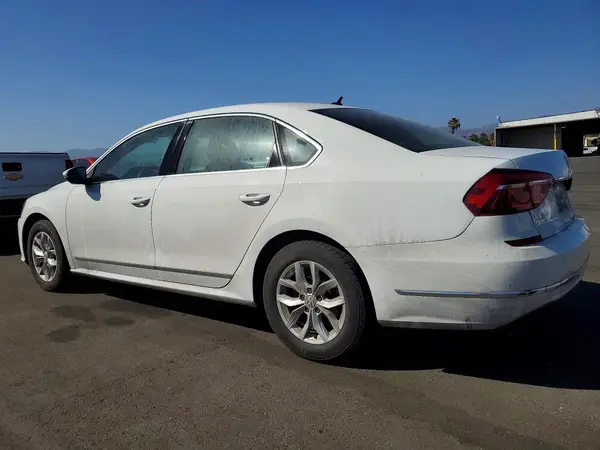 1VWAT7A38HC005113 2017 VOLKSWAGEN PASSAT - Image 2
