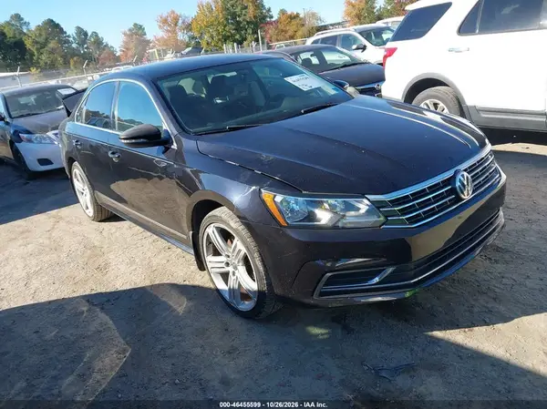 1VWAT7A38HC006634 2017 VOLKSWAGEN PASSAT - Image 1
