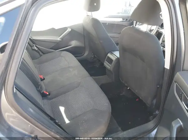 1VWAT7A38HC013163 2017 VOLKSWAGEN PASSAT - Image 8