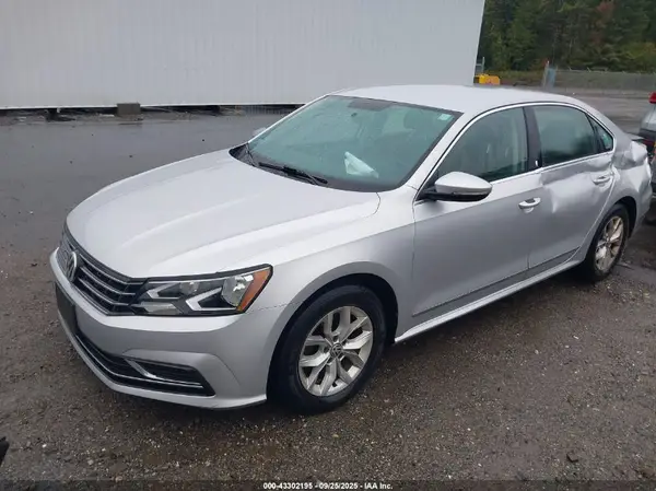 1VWAT7A38HC019528 2017 VOLKSWAGEN PASSAT - Image 2