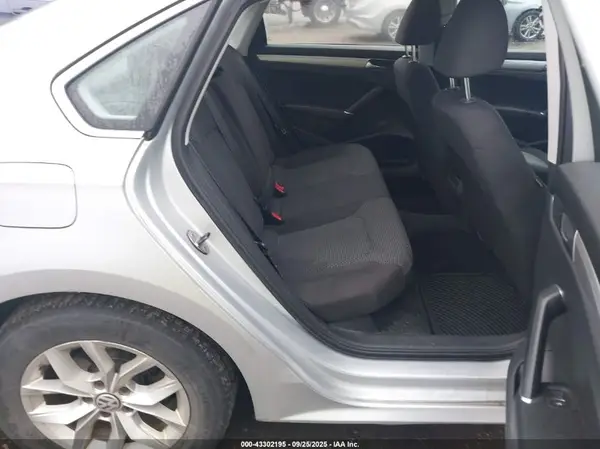 1VWAT7A38HC019528 2017 VOLKSWAGEN PASSAT - Image 8