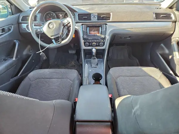 1VWAT7A38HC031825 2017 VOLKSWAGEN PASSAT - Image 8