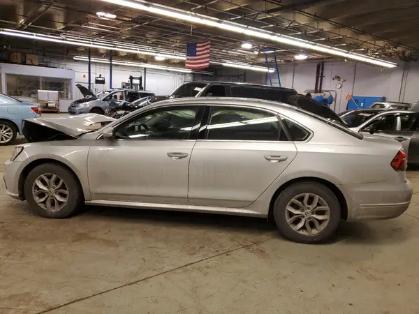 1VWAT7A38HC034000 2017 VOLKSWAGEN PASSAT - Image 2