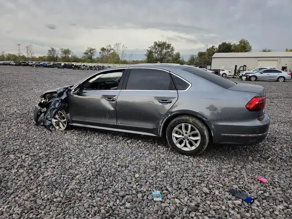 1VWAT7A38HC038239 2017 VOLKSWAGEN PASSAT - Image 2