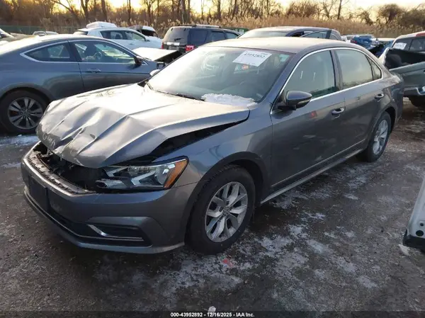 1VWAT7A38HC040654 2017 VOLKSWAGEN PASSAT - Image 2